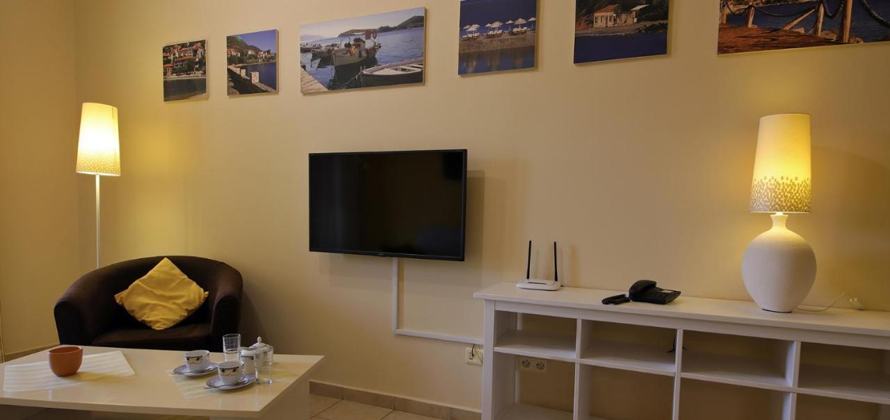 Oasis By The Sea Aparthotel Chiliadou  Exterior foto